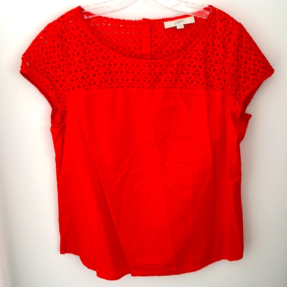 Loft eyelet top